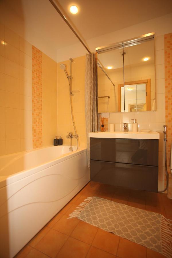 Cozy Home Apartment Kaivas, Free Parking, Self Check-In รีกา ภายนอก รูปภาพ